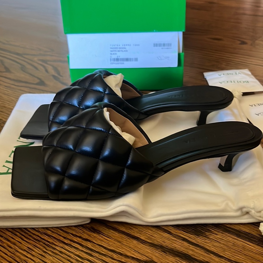 🖤 AUTHENTIC Bottega Veneta Padded Mule Sandals ( Kitten Heel) - Picture 4 of 16